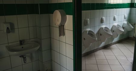 Piekło szkolnych toalet. Tak Niemcy chcą temu zaradzić