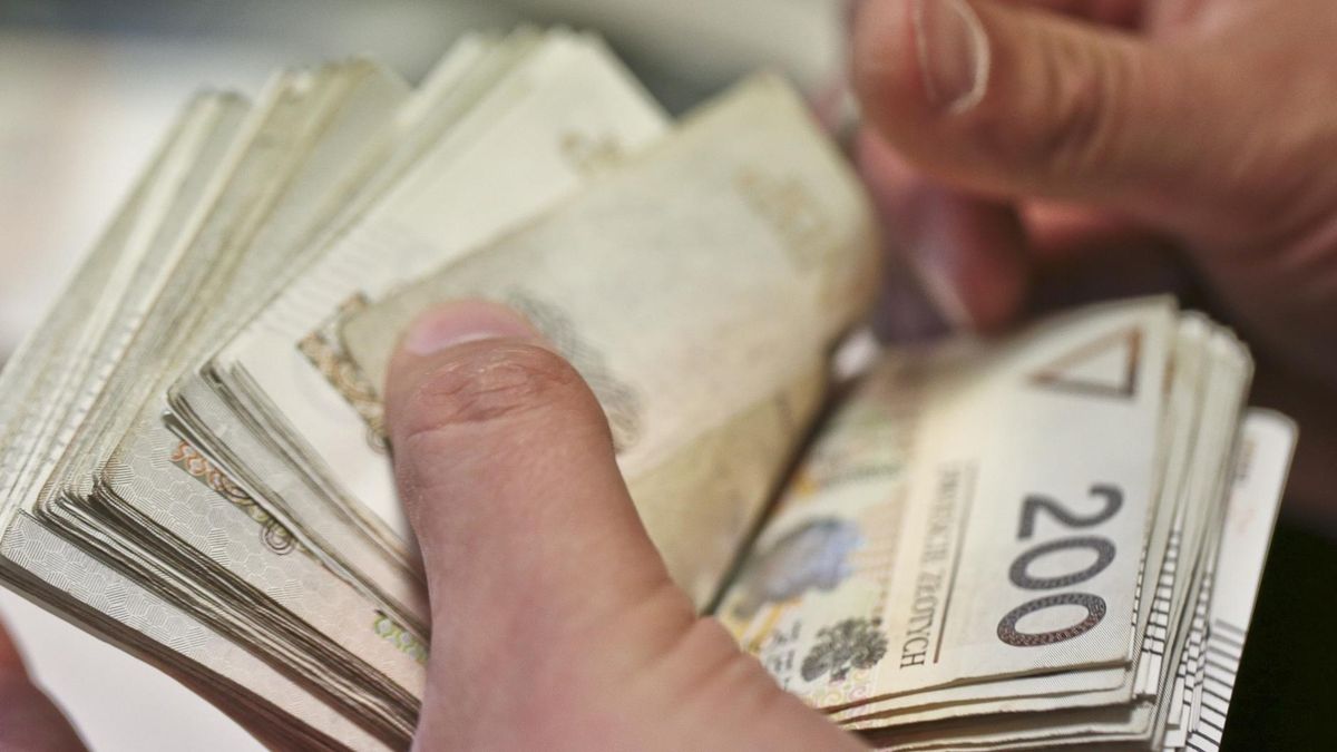 Zdaniem wiceministra finansów w projekcie budżetu nie ma pieniędzy na dodatki dla emerytów.