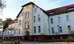 Koronawirus. Mężczyzna zmarł przed szpitalem. Czekał w kolejce po wymaz