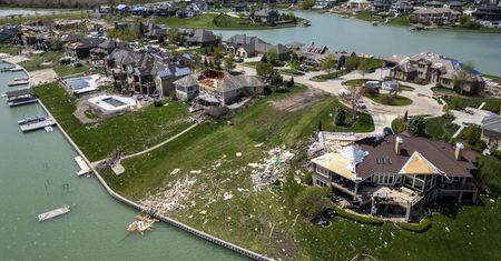 Niszczycielskie tornada w USA. Żywioł uszkodził setki domów