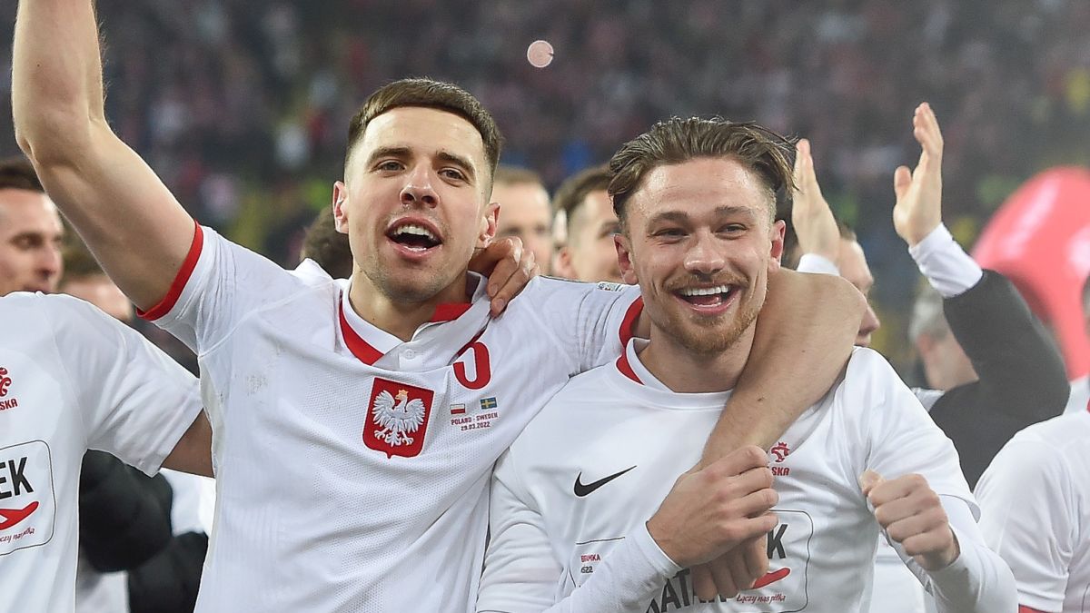 Newspix / Marcin Bulanda/Press Focus / Na zdjęciu: Jan Bednarek i Matty Cash