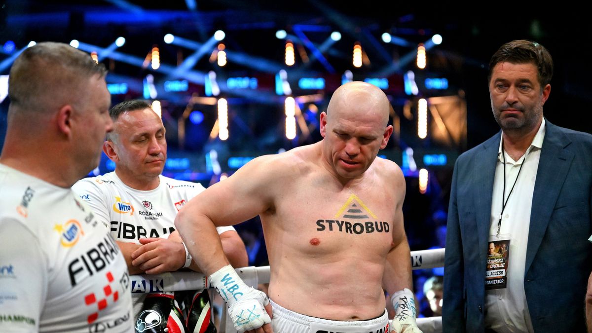 Zdjęcie okładkowe artykułu: PAP/EPA / Darek Delmanowicz  / Na zdjęciu: Łukasz Różański po stracie pasa mistrzowskiego WBC w kategorii bridger