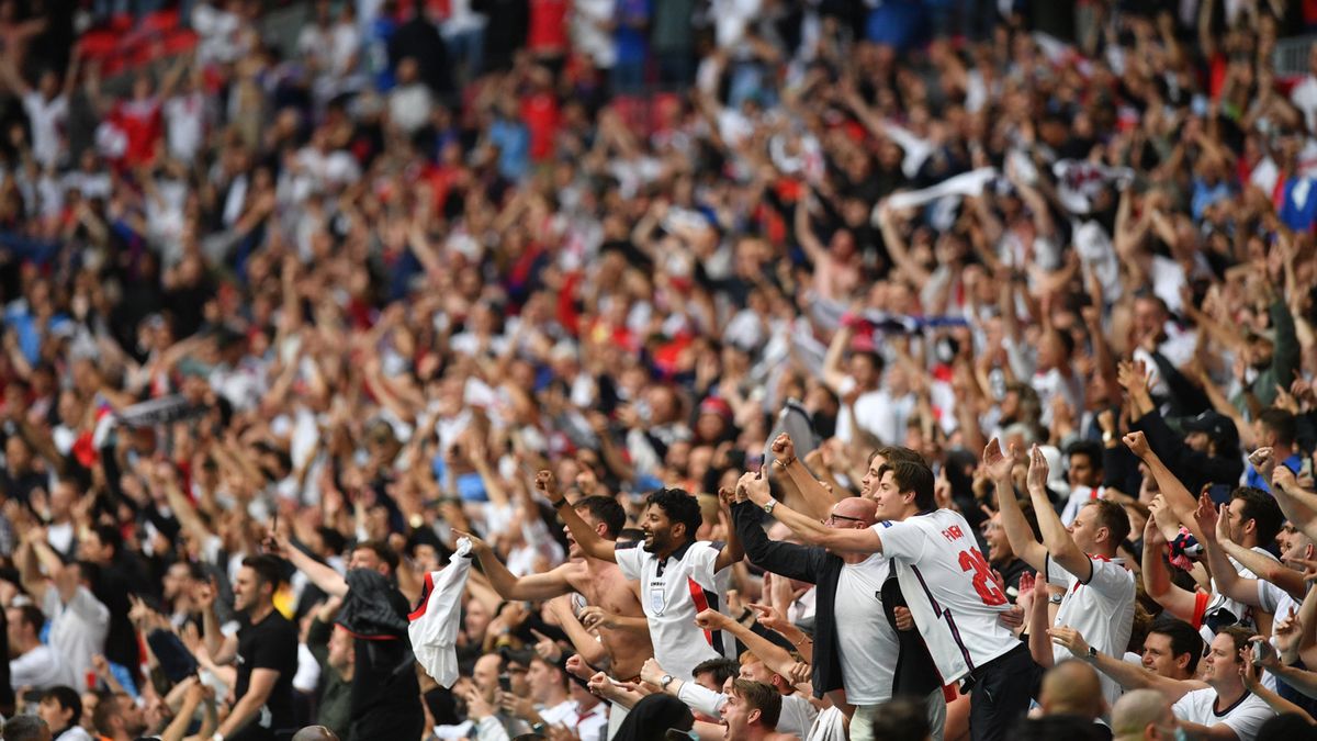 Angielscy fani na Wembley podczas meczu z Niemcami w 1/8 finału Euro 2020