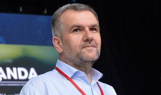 Zapalony motocyklista, spec od polityki i gospodarki. Kim jest Paweł Płuska?