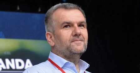 Zapalony motocyklista, spec od polityki i gospodarki. Kim jest Paweł Płuska?