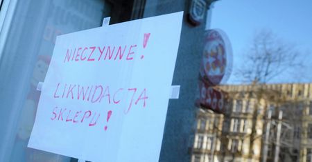 Znikają błyskawicznie. Kolejne sklepy w Polsce się zamykają