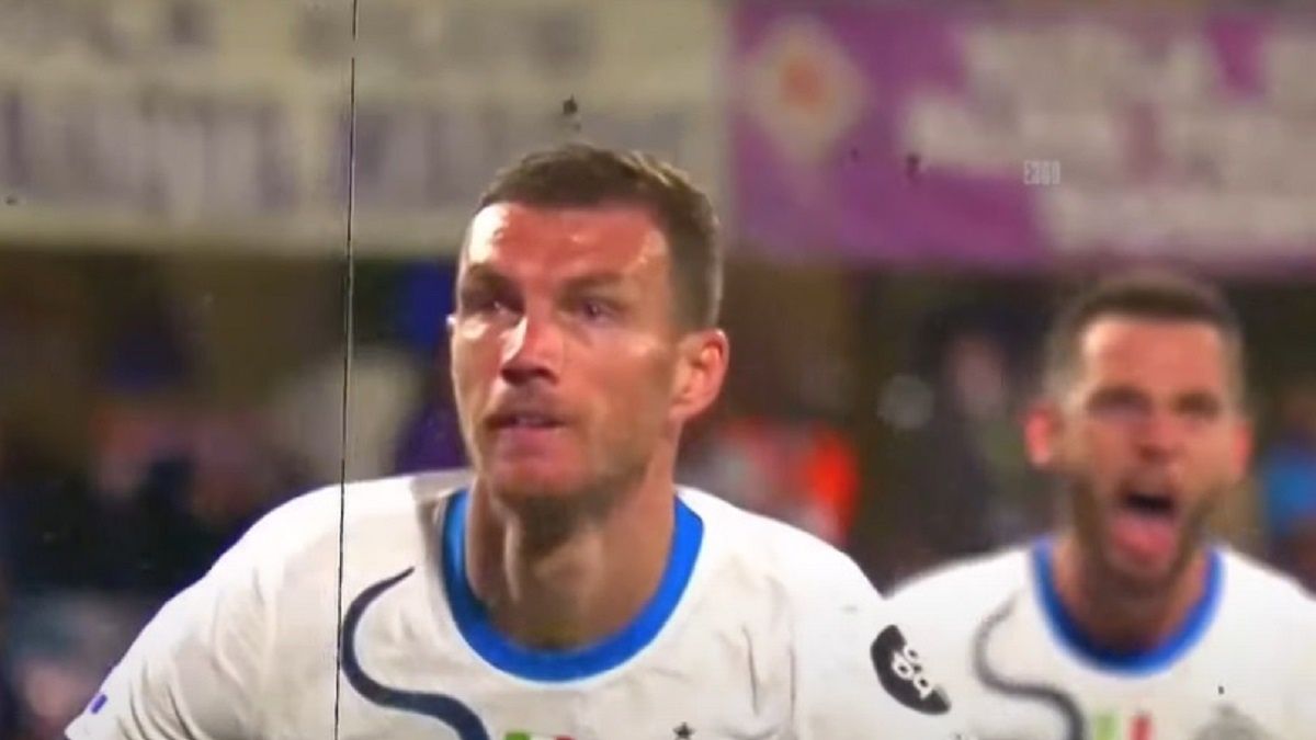 Radość Edina Dzeko po strzeleniu gola