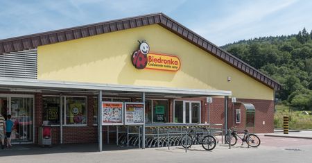 Kultowe parówki tylko 4,49 zł. Start w czwartek w Biedronce