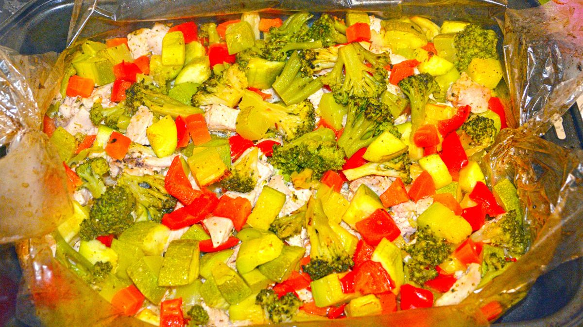 Kurczak z warzywami pieczony w rękawie