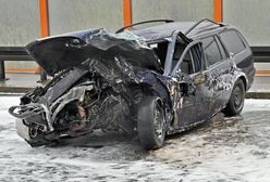 Trasa Siekierkowska zablokowana po wypadku. "Z samochodu wypadła butla z acetylenem"