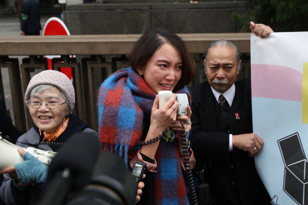 Japońska dziennikarka oskarżyła prezentera o gwałt. Kazali odtworzyć jej to z manekinem
