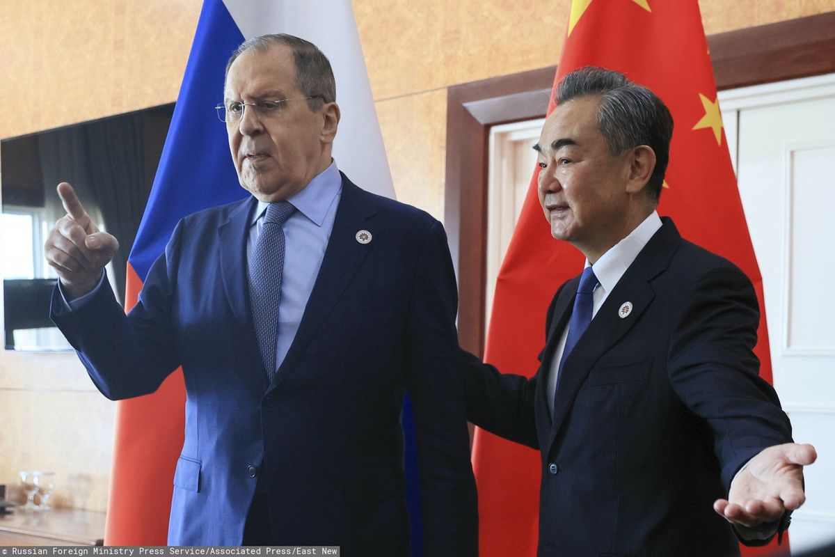 Minister spraw zagranicznych Chin Wang Yi podczas obrad Rady Bezpieczeństwa ONZ w Nowym Jorku wezwał Rosję i Ukrainę do pokojowego rozwiązania kryzysu