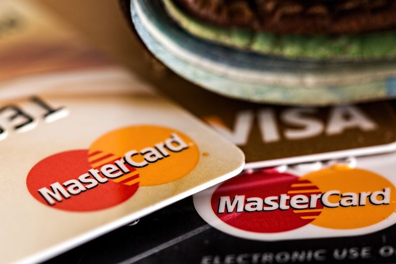 Najpierw Mastercard, teraz Visa. Posiadacze kart odczują zmiany w przyszłym roku