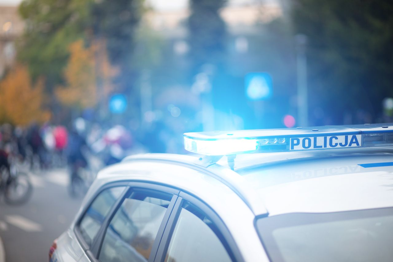 Busko-Zdrój: Siedzieli w aucie na parkingu, policjanci znaleźli narkotyki