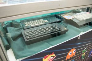 ZX Spectrum plus w gablocie na stoisku RetroGralnych…