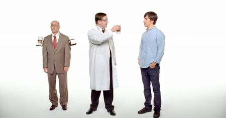 Uchwyt na kawę szczytem innowacji - nowa reklama Apple