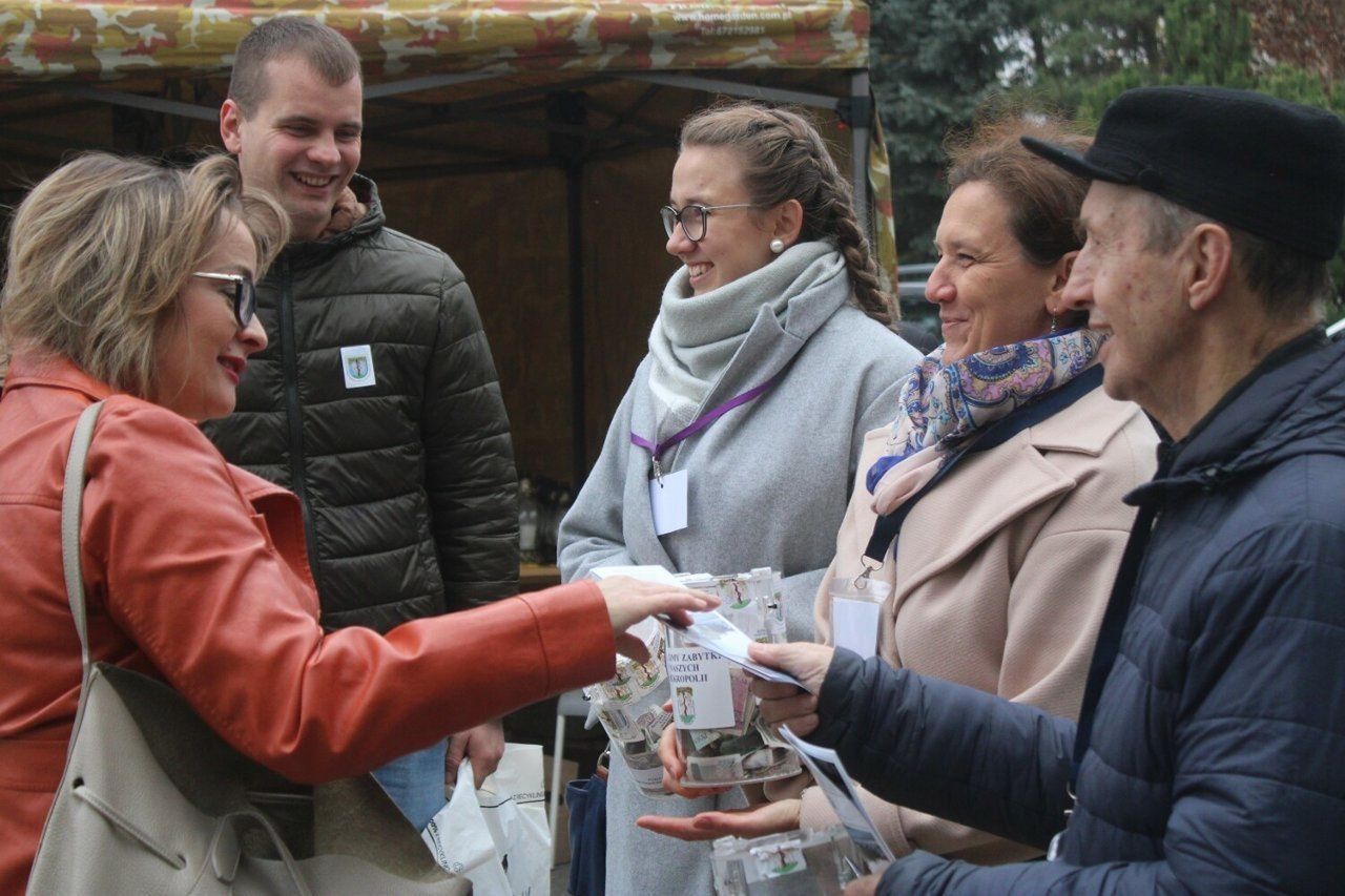 Bełchatów: Kwesta cmentarna na ratowanie zabytkowych nagrobków