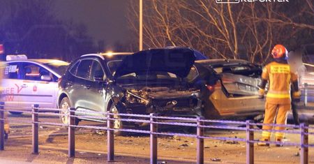 Warszawa: Grota-Roweckiego sparaliżowany po zderzeniu pojazdów