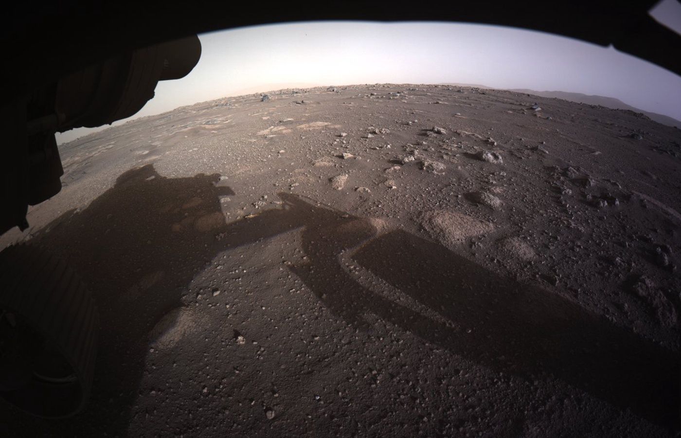 Łazik Perseverance przesłał nowe zdjęcia Marsa w kolorze