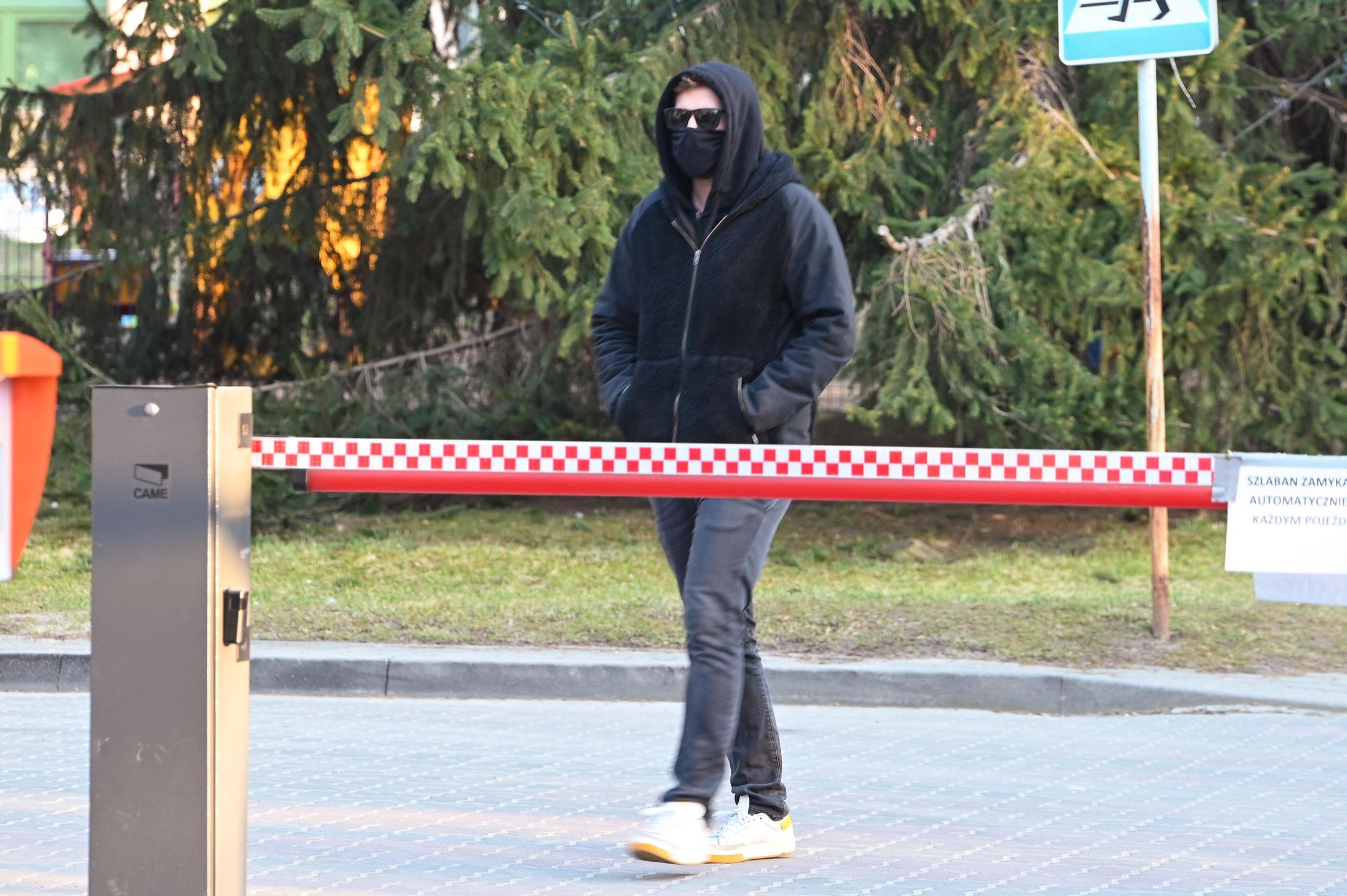 Antek Królikowski odwiedza Joannę Opozdę i syna w szpitalu 