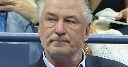 Alec Baldwin wciąż mierzy się ze skutkami śmiertelnego wypadku na planie filmu. Do sądu trafił pozew