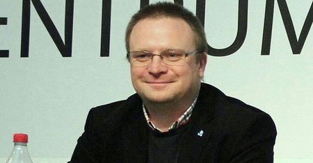 Dziennikarz pokazał zdjęcie policjanta. Internauta: "Pan wyjdzie ze swojej bańki"