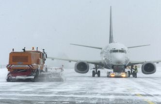 Zima znów paraliżuje lotniska. Odwołują loty