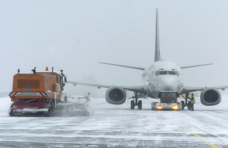Atak zimy w Europie paraliżuje lotniska