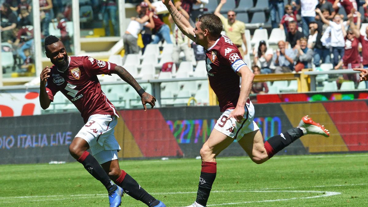 PAP/EPA / ANDREA DI MARCO / Na zdjęciu: piłkarze Torino FC (Andrea Belotti po prawej)