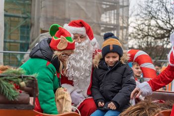 Nowy Sącz: Mikołaje na motocyklach znów przywieźli radość. W niedzielę opanowali rynek