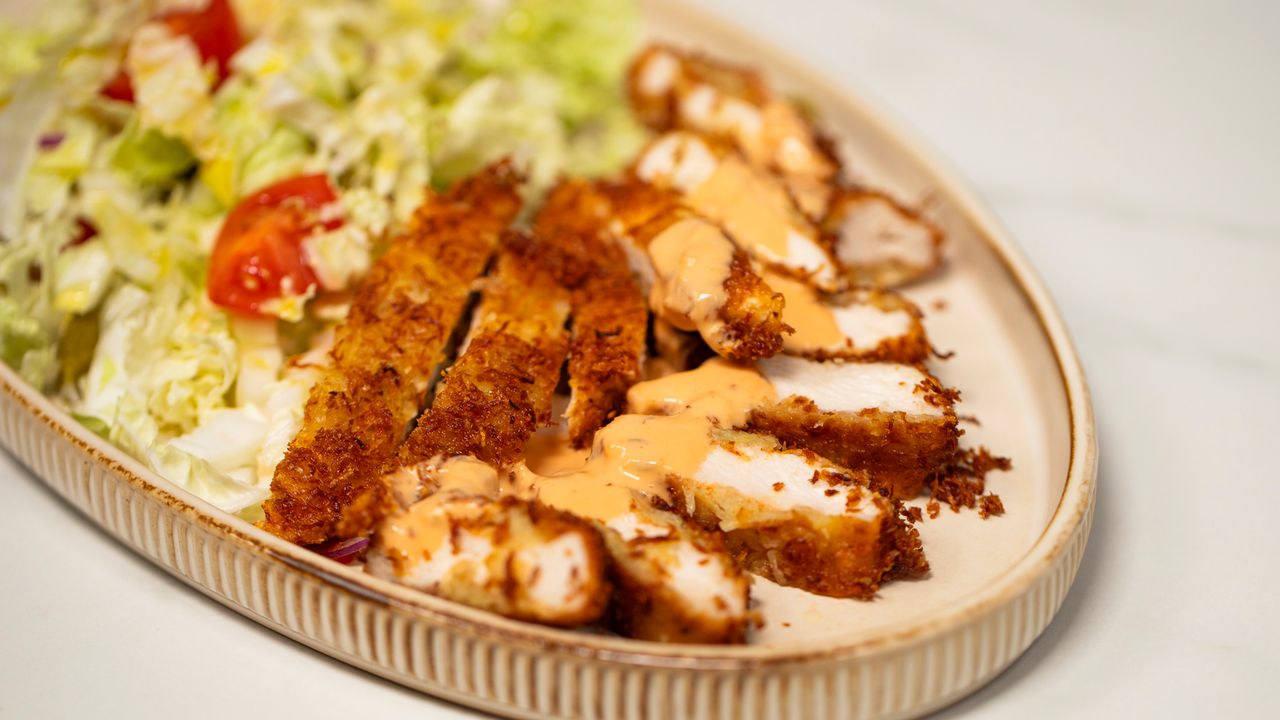 Kurczak w chrupiącej panierce z ziemniaków i parmezanu to totalny hit. Każdy się nim zachwyci