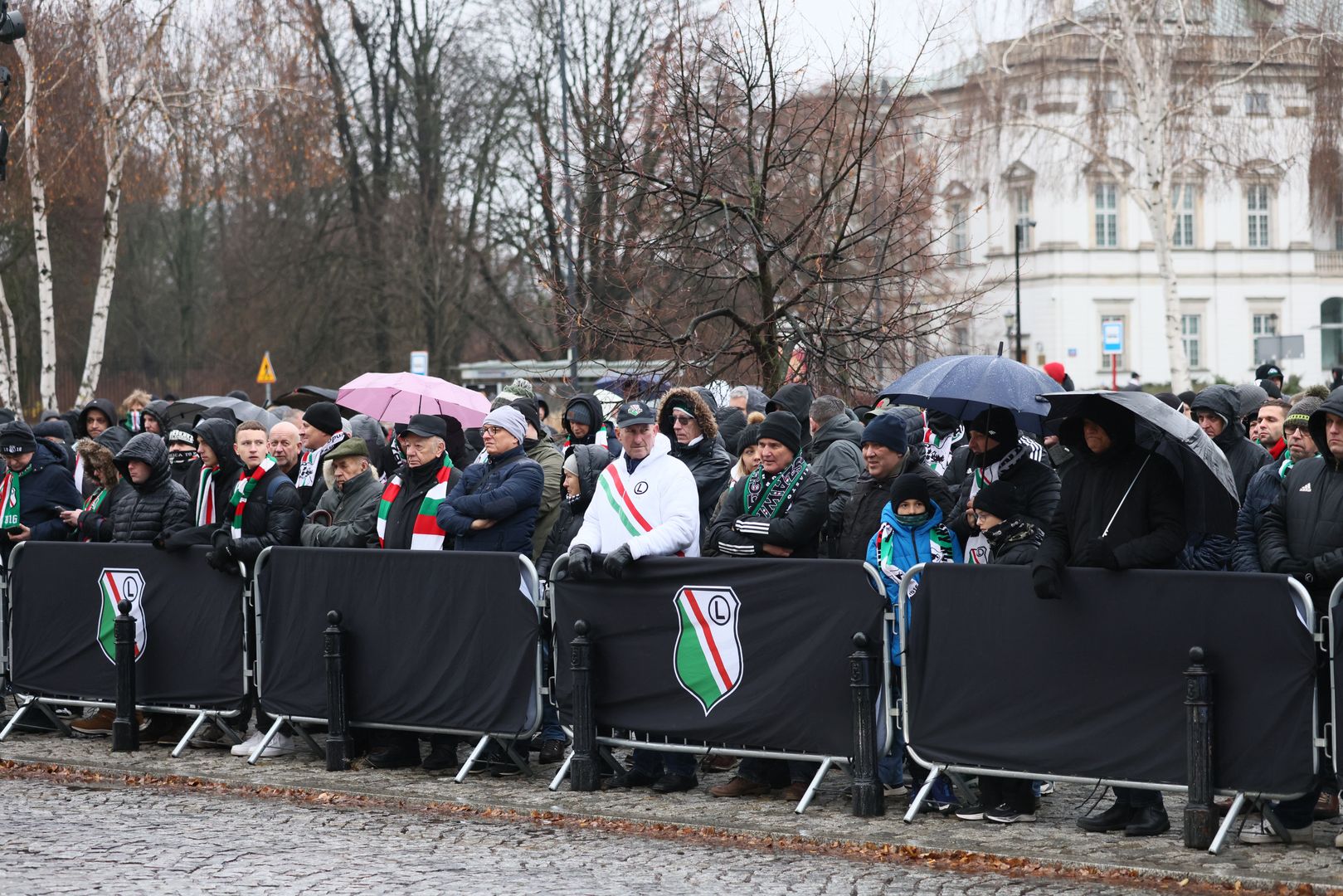 Kibice Legii podczas pogrzebu Lucjana Brychczego