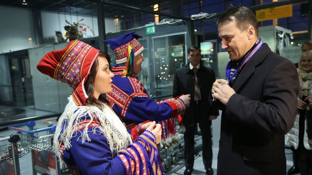 Radosław Sikorski podczas wizyty w wiosce św. Mikołaja w Rovaniemi.