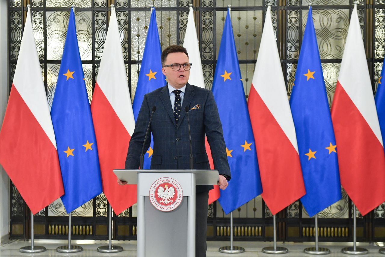 Kary dla polityków PiS. Doszło do pomyłki. Hołownia przeprasza