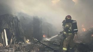 Słupno: Pożar hali produkcyjnej. Z ogniem walczyło 10 zastępów straży