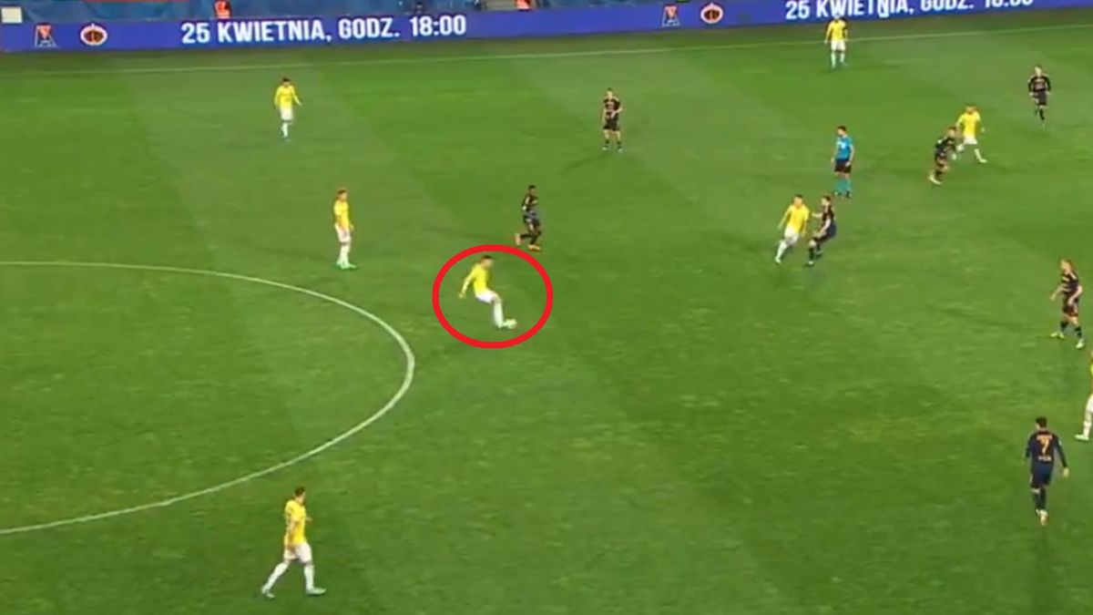Twitter / Screen / Polsat Sport / Na zdjęciu: Marcel Gąsior z Motoru Lublin na moment zamienił się na talent z Kevinem De Bruyne