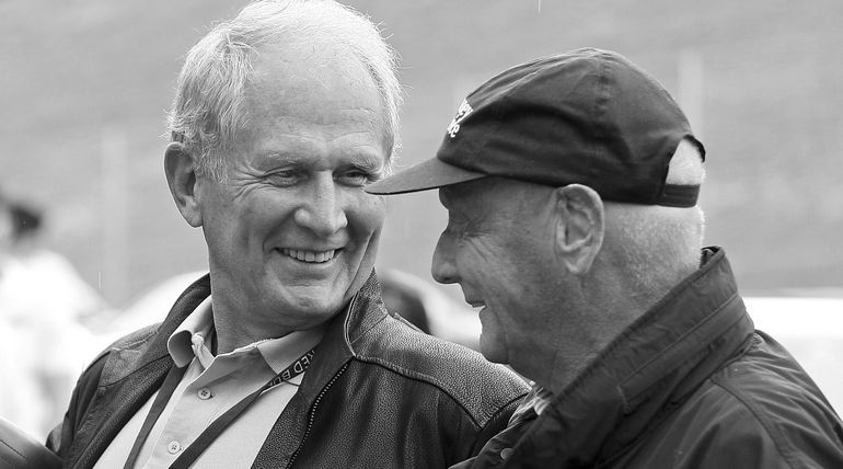 Helmut Marko (po lewej) przez lata towarzyszył Nikiemu Laudzie w padoku F1