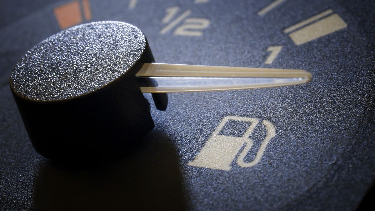BERLIN, GERMANY - JANUARY 13: Needle of a fuel gauge in a car on January 13, 2020 in Berlin, Germany. (Photo Illustration by Thomas Trutschel/Photothek via Getty Images)