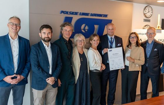 PLL LOT aktualizuje deklarację standardów przetargowych. "Mamy świadomość naszej roli"
