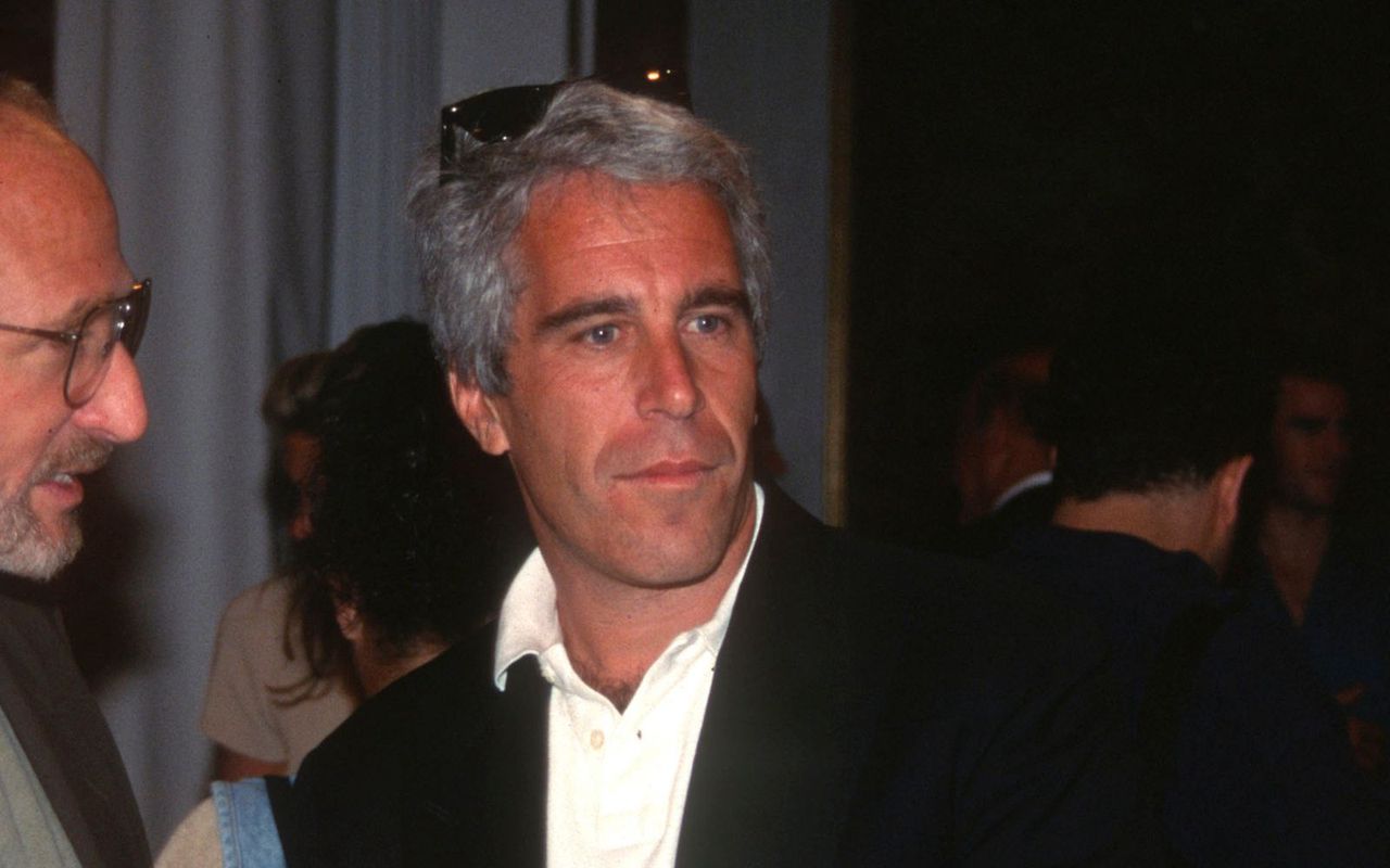 Tak Epstein sprawdzał, czy ofiary są nieletnie. Ujawniono zeznania