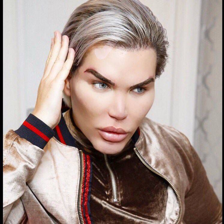Rodrigo Alves - żywy Ken wyciął sobie cztery żebra
