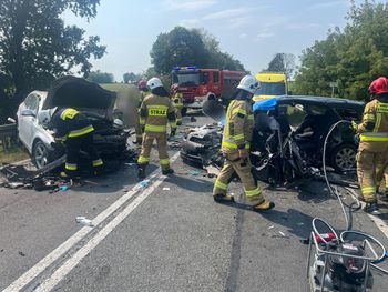 Trzcianki: Groźne zderzenie czołowe. Trzy osoby są ranne