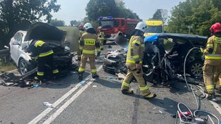 Trzcianki: Groźne zderzenie czołowe. Trzy osoby są ranne