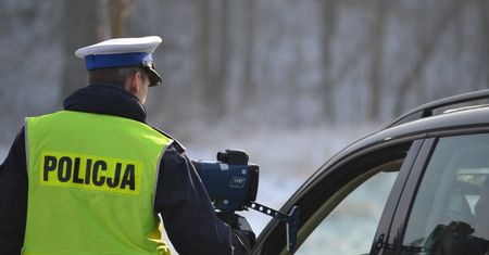 Przekroczył prędkość o 81 km/h. Tłumaczył się, pokazując na zegary