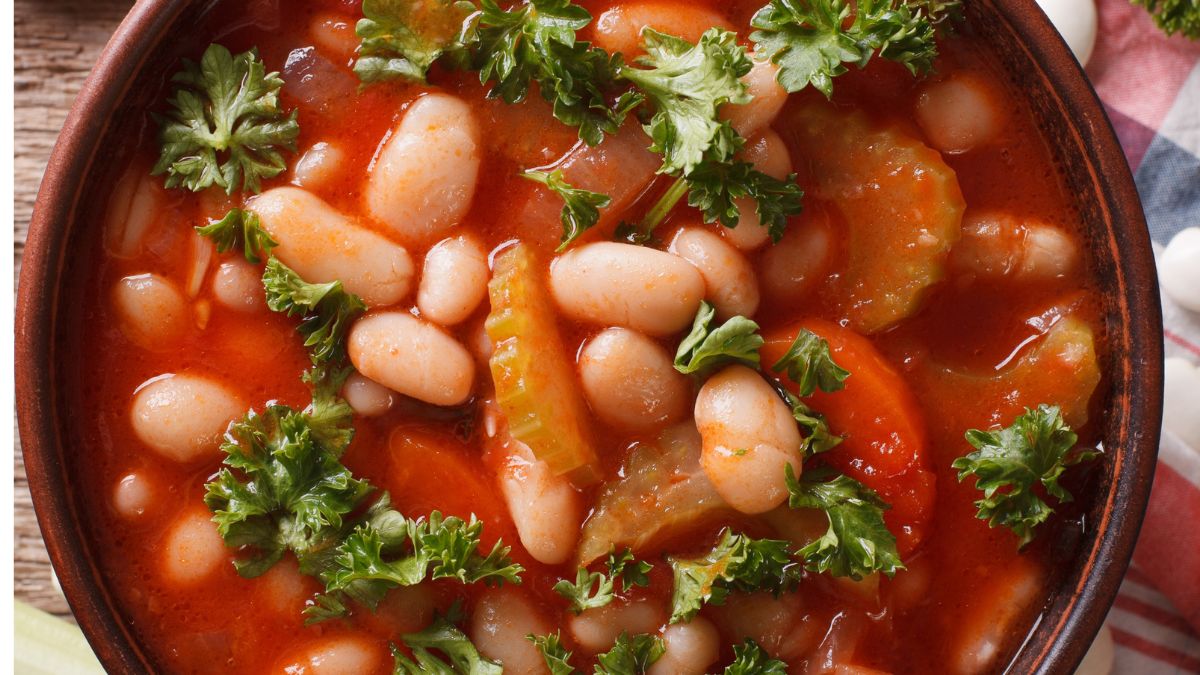 Fasolowa z młodą kapustą