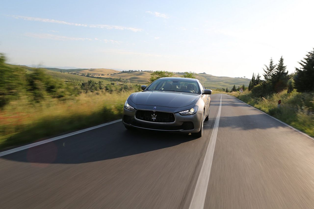 2014-Maserati-Ghibli-21[2]