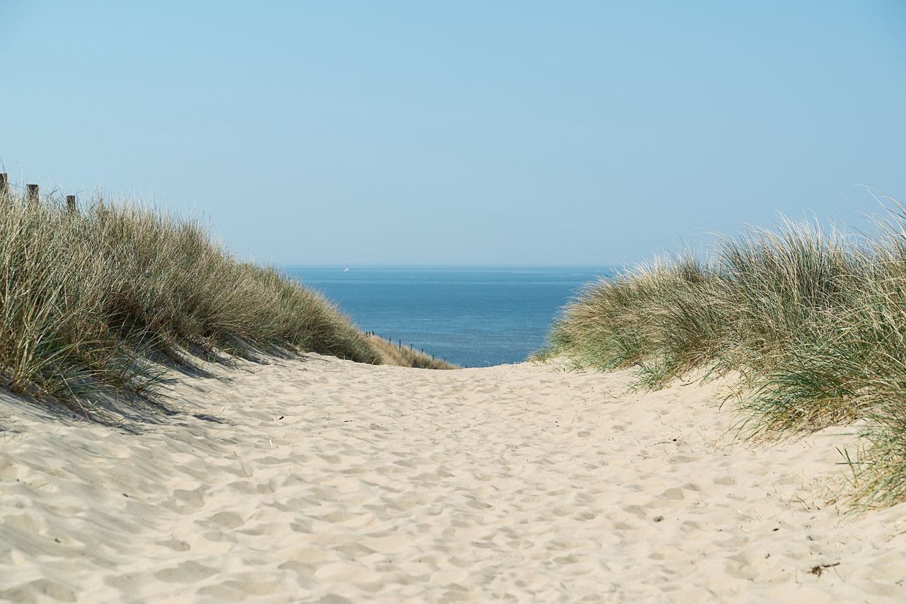 Plaża w Julianadorp. To tam Marcin Kolczyński uratował tonące dzieci