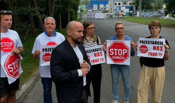 Śląskie: Uciążliwy odór na granicy miast. Mieszkańcy wskazują winnego