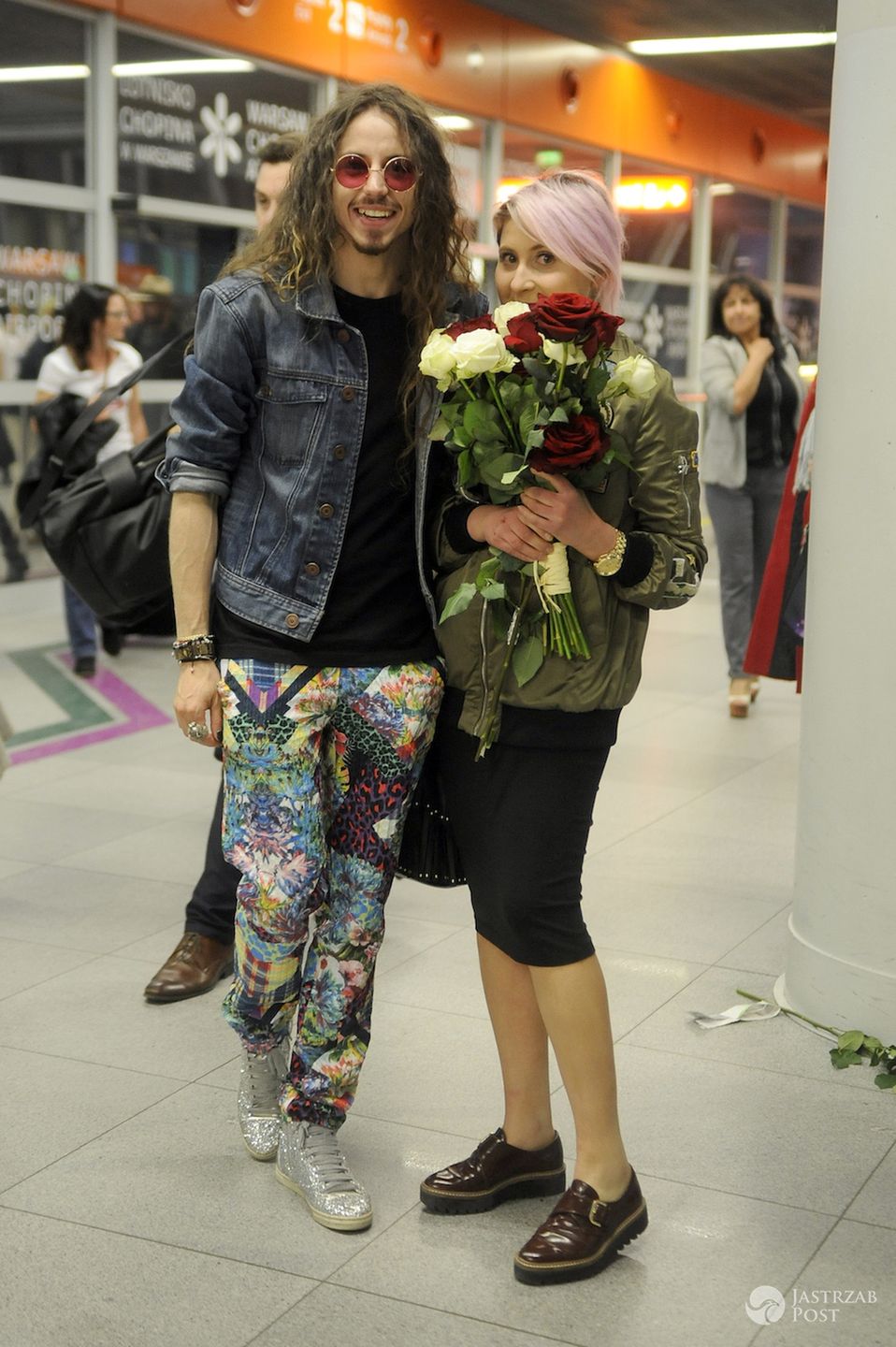 Michał Szpak na lotnisku po Eurowizji 2016