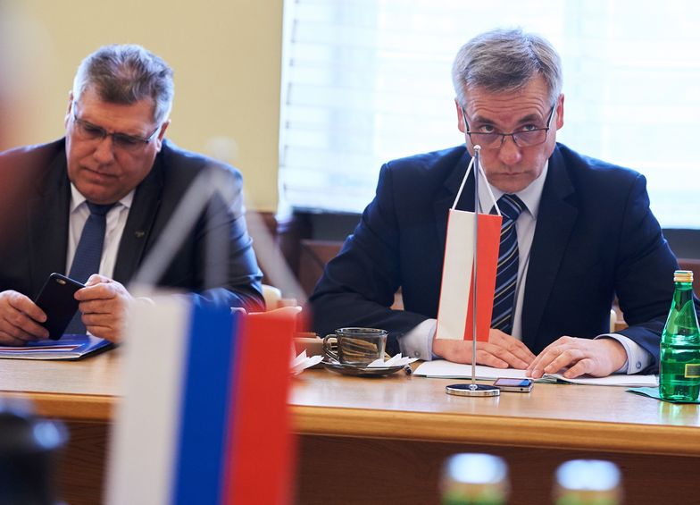 Jerzy Szmit, wiceminister infrastruktury i budownictwa (z prawej) i prezes Zrzeszenia Międzynarodowych Przewoźników Drogowych w Polsce Jan Buczek.